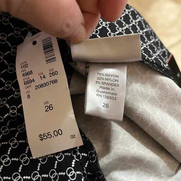 NWT Avenue Super Stretch Pull On Capri Pants Sz 26 3X - Picture 7 of 7